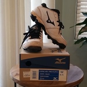 Used Mizuno Women's Baseball Cleats